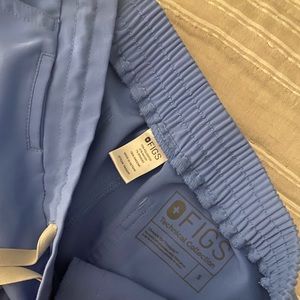 Small ceil blue yolo skinny FIGS scrub pants..